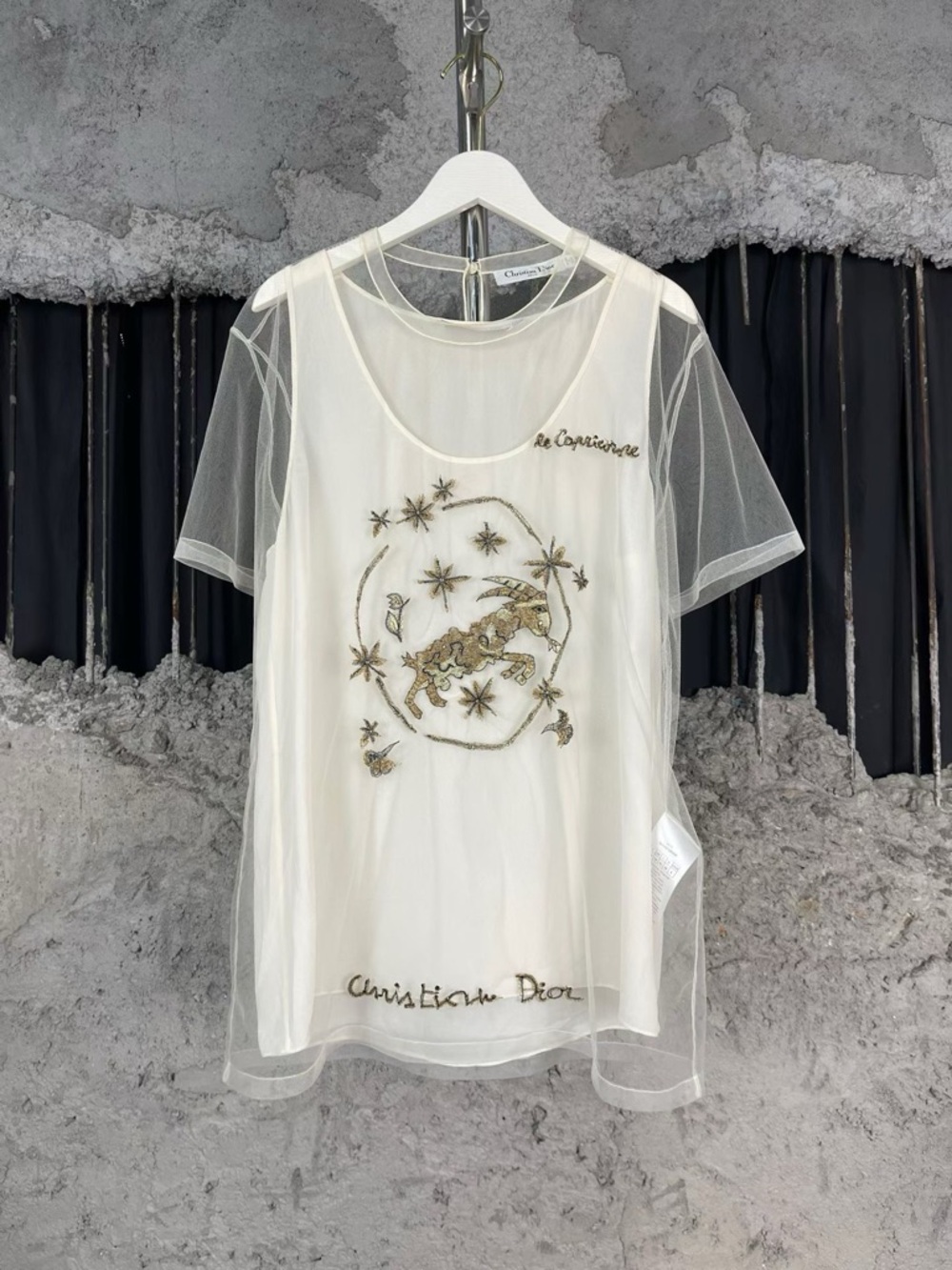 🚩steal Dior Ivory Mesh Short Sleeve Tee with Gold Embroidery